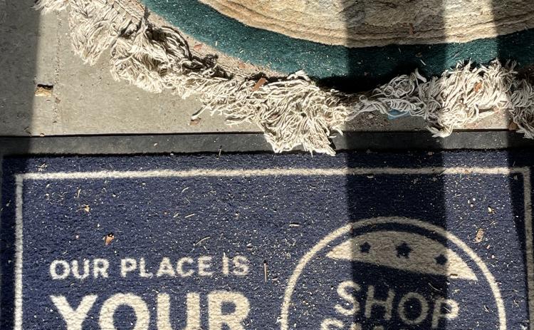Visitors to Lexington Antique Mall are greeted by this welcome mat. Its mission is to remind customers to shop from local and small businesses. (Colt Yeargin/Oglethorpe Echo)