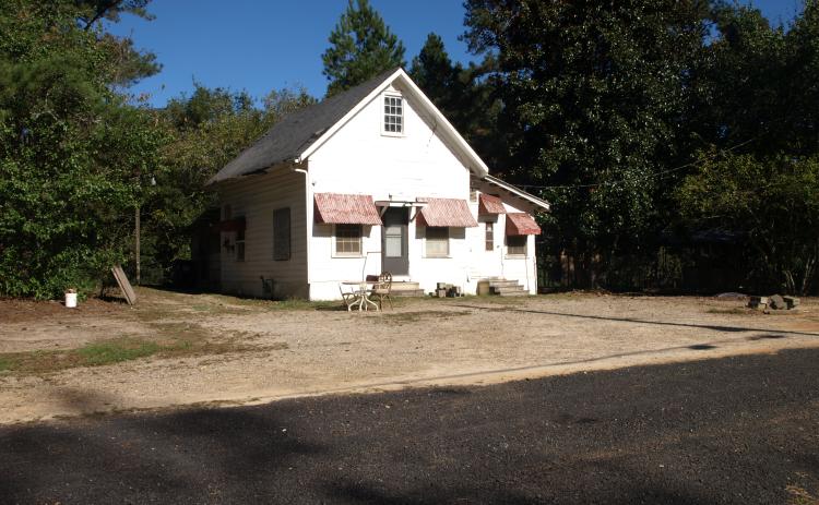 The Hut, which was at the corner of Highway 78 and Bunker Hill Road, was a popular restaurant in its day. (Submitted Photo)