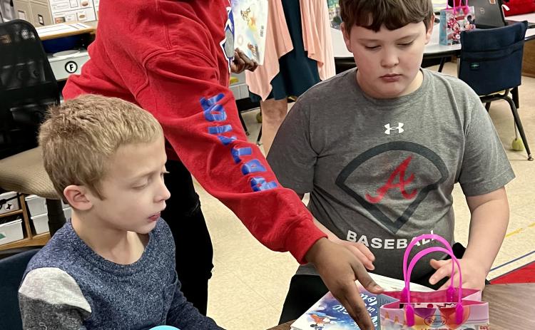 Makayla Smith interacts with students at Oglethorpe County Primary School for her FCCLA service project. (SUBMITTED PHOTO)
