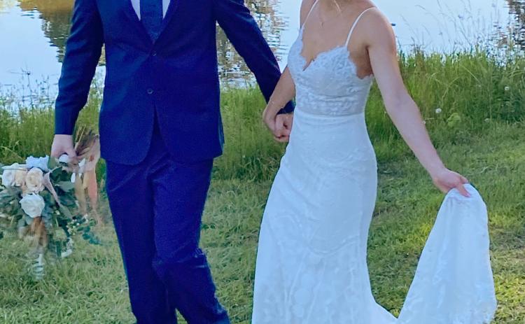 Rachel Hatton and Reed Dillard were married on May 28 at Historic Smithonia Farm in Oglethorpe County. They live in Athens, where Reed is completing his doctorate in poultry science. (Photo/Dink NeSmith)