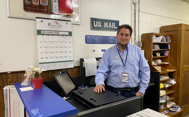 Lincoln Lindsey, a clerk at the Lexington Post Office, said the recent mail delivery consolidation with the Athens office has been “an epic fail.” Mail delivery throughout the county often is delayed. (ERIN KENNEY/THE OGLETHORPE ECHO)