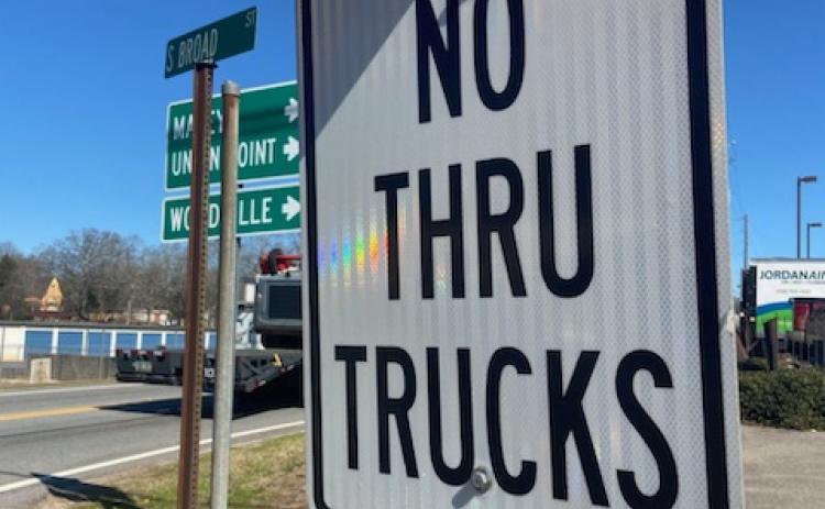 A sign on South Broad Street in downtown Crawford states "NO THRU TRUCKS," but truckers sometime disregard the signs, which can lead to damaged roads throughout Oglethorpe County. (Photo/Sydney Bishop)
