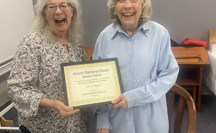 Kathleen deMarrais (left) and Alice H. Hughes (right) moments after Hughes received an award from Historic Oglethorpe County. (RAMON ELORTONDO/THE OGLETHORPE ECHO)