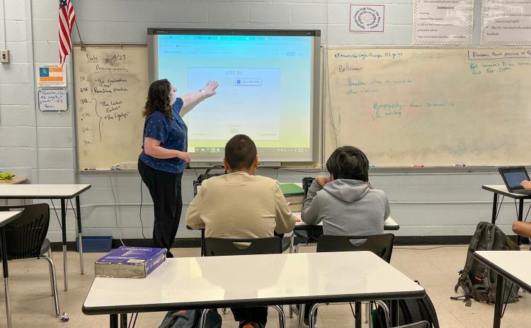 OCHS teacher Elaine Kitchens guides her ESOL students through their common literature questions. ESOL students make up 4% of the district’s student body. (Photo/Viktoria Kangas)