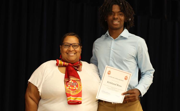 Shatana Williams, representing the Athens Alumnae Chapter of Delta Sigma Theta Sorority, awards OCHS senior Kirkland Ross with an academic scholarship on Tuesday. (LANDEN TODD/THE OGLETHORPE ECHO)