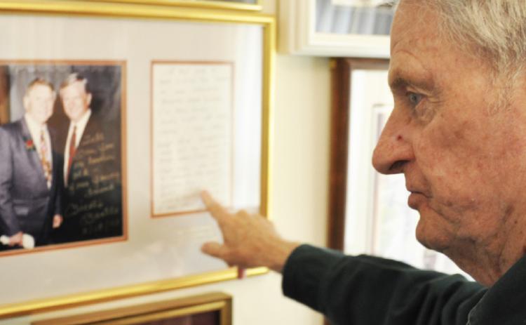 New York Yankee legend Mickey Mantle met Gov. Zell Miller in 1991. The Hall of Famer introduced his new friend at a fundraiser, and The Mick left his notes on the table. Zell snared the script and had it framed, along with a photo of the two. On July 13, he read it to his visitors. The former governor and U.S. senator laughed when he read the last line: “Yog and Zell remind me of each other, not as dumb as they seem.” (SUBMITTED PHOTO)
