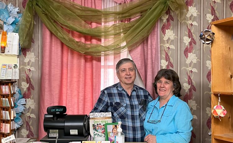 Paula and Keith Wagnon reopened Buds ’n Bows Flower Shop on Aug. 1 after taking most of the summer off to care for their mothers. They then faced a series of issues, but the shop is back in business. (SHANNON MORAN/THE OGLETHORPE ECHO)